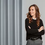 Zasłona na przelotkach 140x250 SELINA zaciemniająca srebrna z błyszczącą nicią - 9