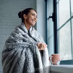 Koc 150x200 KOALA granatowy biały wzór miękkiego baranka - 8