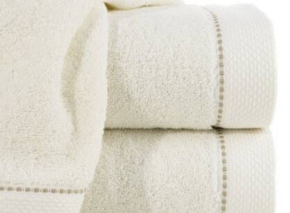 Ręcznik bawełniany 70x140 DAISY kremowy z bordiurą z kontrastowym przeszyciem