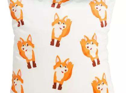 Poszewka welwetowa 45x45 KIDS 9B dziecięca biała z pomarańczowym wzorem lisków