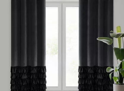 Zasłona na przelotkach 140x250 DANI welwetowa czarna jednokolorowa zdobiona w dolnej części falbanami
