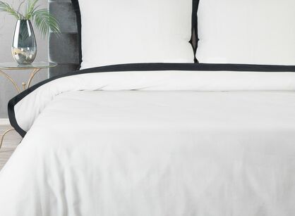 Pościel satyna bawełniana 160x200 LAURA biała zdobiona ozdobną czarną kantą z kolekcji Nova Style