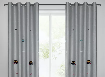Zasłona na przelotkach 140x250 ALVIN srebrna z haftem dziecięcym w samochodziki