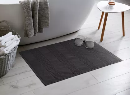 Dywanik bawełniany 60x90 JESSI czarny w pasy z delikatnym tłoczeniem