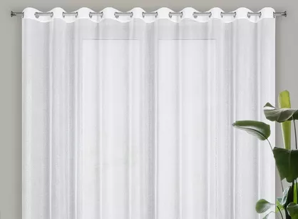 Firana na przelotkach 350x250 LENA biała z gładkiej etaminy ze srebrzystym połyskiem