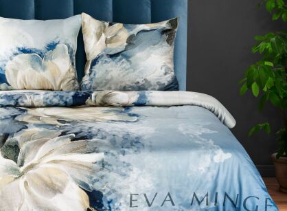 Pościel z makosatyny 160x200 EVA 4 Eva Minge jasno niebieska z wzorem malarskich kwiatów z kolekcji Premium
