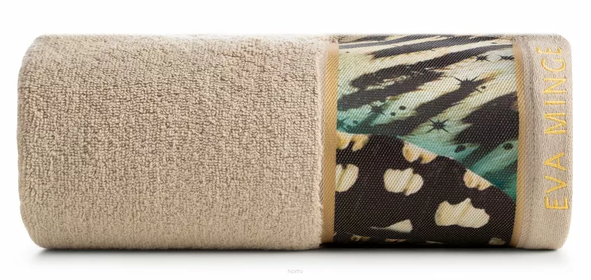 Ręcznik 70x140 EVA 15 Eva Minge beżowy zdobiony bordiurą z designerskim wzorem w motyle z kolekcji Premium