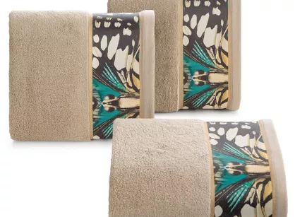 Ręcznik 70x140 EVA 15 Eva Minge beżowy zdobiony bordiurą z designerskim wzorem w motyle z kolekcji Premium