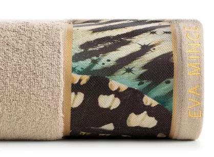 Ręcznik 70x140 EVA 15 Eva Minge beżowy zdobiony bordiurą z designerskim wzorem w motyle z kolekcji Premium