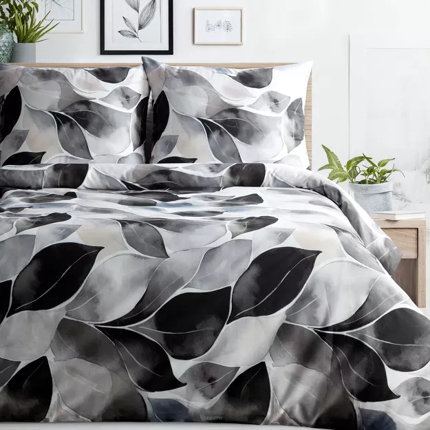 Pościel satynowa 220x200 SPRING 75 biała grafitowa z wzorem roślinnym z kolekcji Classic