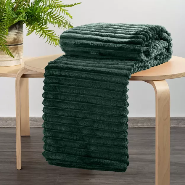 Koc 170x210 SOFT ciemna zieleń puszysty typu flano z wytłaczanym wzorem Design 91