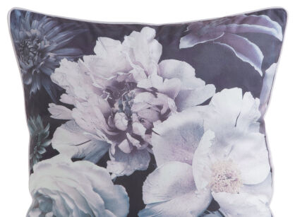 Poszewka welwetowa 45x45 VELVET 134 fioletowa z designerskim wzorem kwiatów piwonii obszyta lamówką