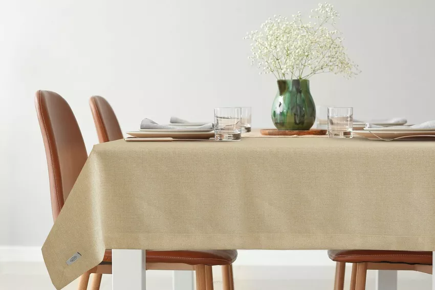 Obrus bawełniany 140x220 STELLA 1 złoty zdobiony kantą z wplecioną nicią złotą