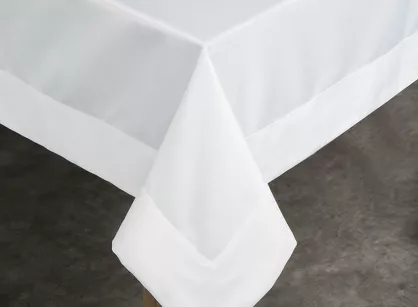 Obrus 145x400 MILA biały z nabłyszczaną kryzą