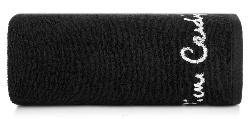 Ręcznik DARIO 70x140 Pierre Cardin czarny zdobiony kontrastową bordiurą z napisami Pierre Cardin
