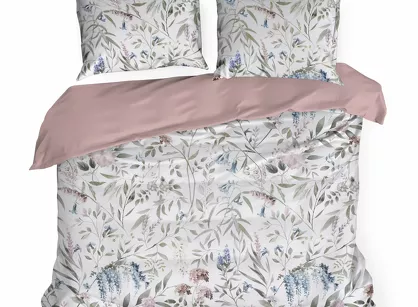 Pościel satynowa 160x200 SPRING 51 biała pudrowa z wzorem delikatnych kwiatów z kolekcji Classic