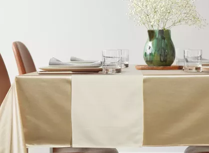 Obrus 140x300 GLAMO beżowy z bieżnikiem 33x300 połyskującym złotą nicią