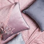 Poszewka welwetowa jednokolorowa 40x40 MEL czarna z ozdobną miodową wypustką - 4