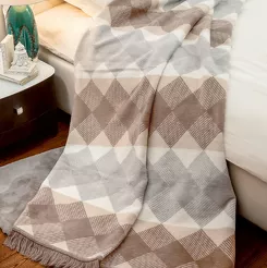 Koc bawełniany 150x200 1388-1 beżowy brązowy w geometryczny wzór z frędzlami