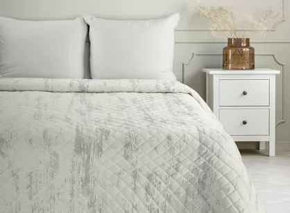 Narzuta welwetowa 170x210 BLINK 3 kremowa pikowana ze srebrnym przecieranym wzorem