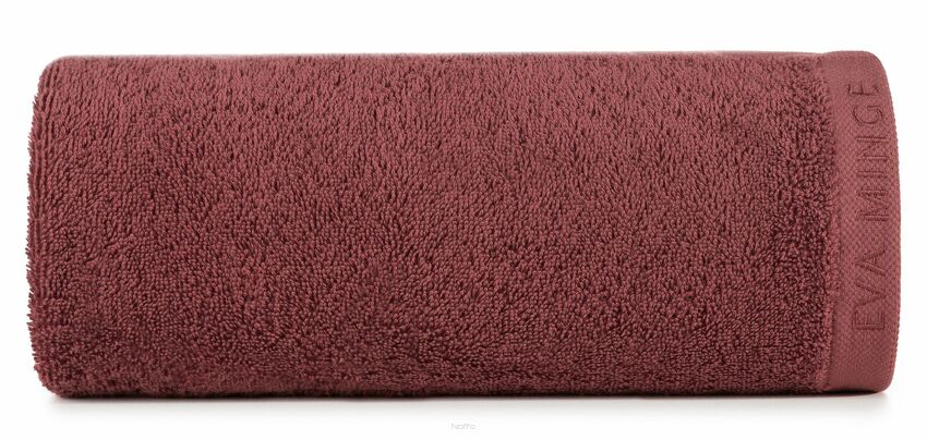 Ręcznik 30x50 VENUS Eva Minge ceglany zdobiony bordiurą w kolorze ręcznika z napisami projektantki 550 g/m2