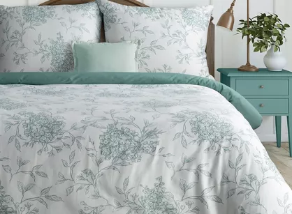 Pościel satynowa 140x200 SPRING 85 biała z wzorem jasno miętowych hortensji z kolekcji Classic