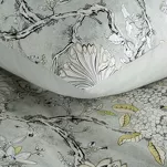 Pościel satynowa 140x200 SPRING 72 popielata beżowa z wzorem delikatnych kwiatków z kolekcji Classic - 2