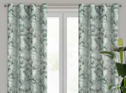 Zasłona na przelotkach 140x250 GRACJA zaciemniająca miętowa z wzorem białych kwiatów magnolii
