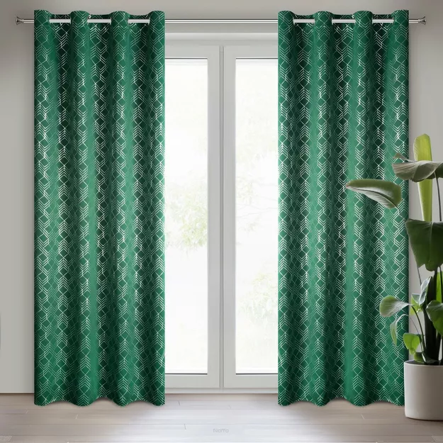Zasłona gotowa na przelotkach 140x250 POLI zaciemniająca zielona ze srebrnym geometrycznym nadrukiem Design 91