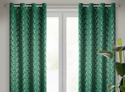 Zasłona gotowa na przelotkach 140x250 POLI zaciemniająca zielona ze srebrnym geometrycznym nadrukiem Design 91