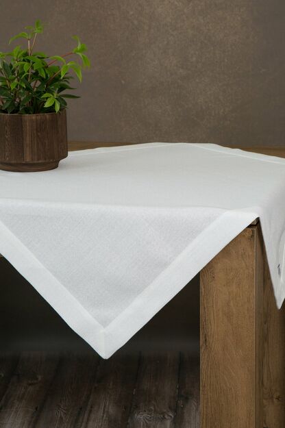 Nakładka 85x85 STELLA 2 biała zdobiona kantą z wplecioną nicią srebrną