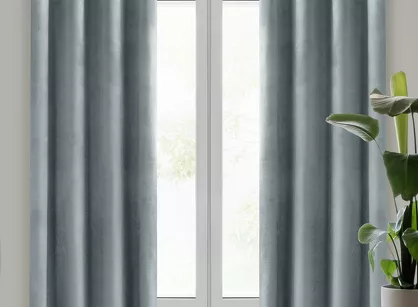 Zasłona gotowa na przelotkach 140x250 MELANIE welwetowa srebrna o aksamitnej strukturze