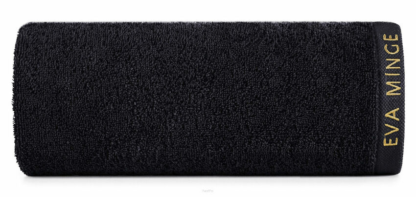 Ręcznik 70x140 VENUS Eva Minge czarny zdobiony bordiurą w kolorze ręcznika z napisami projektantki 550 g/m2