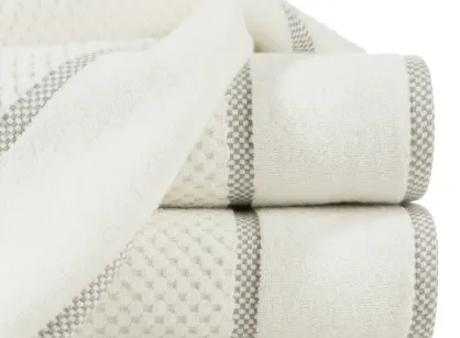Ręcznik bawełniany 50x90 CALEB kremowy o delikatnym wzorze krateczki i kontrastową bordiurą