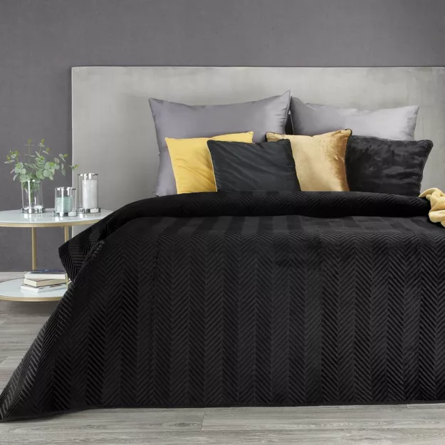 Narzuta na fotel welwetowa 70x160 SOFIA czarna pikowana w gęstą jodełkę