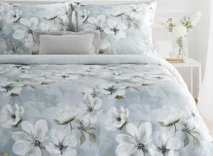 Pościel satynowa 140x200 SPRING 89 błękitna z wzorem kwiatowym z kolekcji Classic