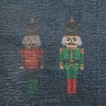 Koc świąteczny 200x220 PETER granatowy bawełniany w bordową kratę ze świątecznym motywem dziadka do orzechów - 4