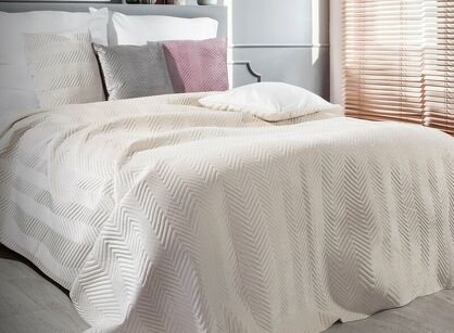 Narzuta welwetowa 220x240 SOFIA kremowa pikowana w gęstą jodełkę