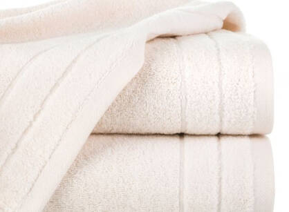 Ręcznik bawełniany 50x90 DAMLA jasny róż gładki z subtelną bordiurą