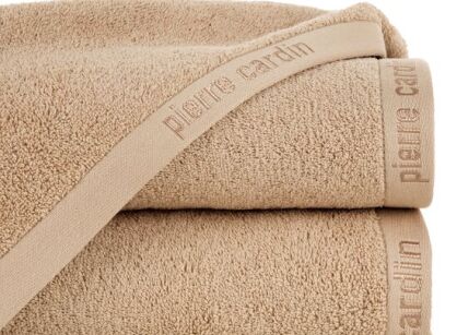 Ręcznik 50x90 EVI Pierre Cardin beżowy zdobiony bordiurą w kolorze ręcznika z logo marki