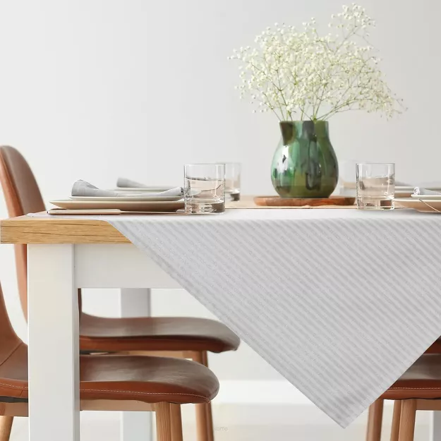 Nakładka świąteczna 85x85 FLASH 6 z bawełny srebrna z wzorem w prążki z wplecioną nicią srebrną