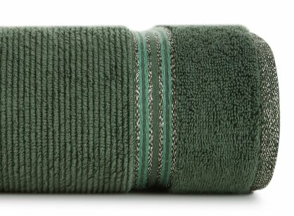 Ręcznik 70x140 FILON ciemna zieleń zdobiony bordiurą w prążki z połyskującą srebrną nicią