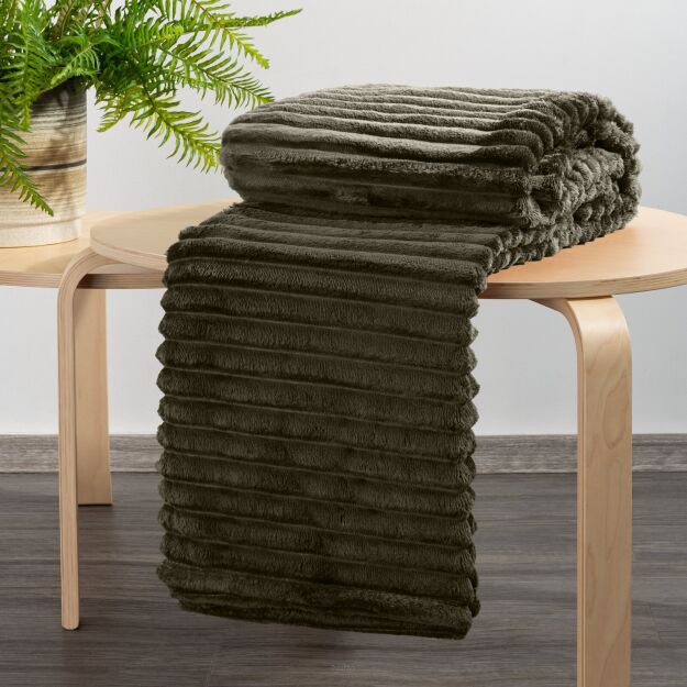 Koc 150x200 SOFT oliwkowy puszysty typu flano z wytłaczanym wzorem Design 91