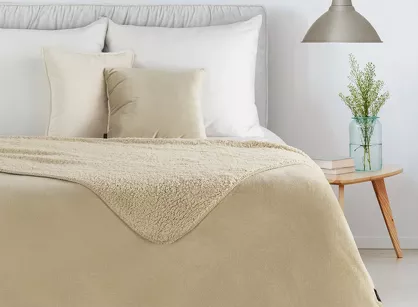 Koc jednokolorowy 170x210 TEDY jasny beż imitujący buklę