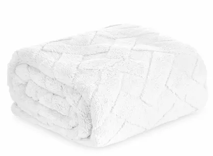 Koc 150x200 CARO biały puszysty typu flano z wytłaczanym wzorem Design 91