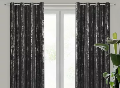 Zasłona gotowa na przelotkach 140x250 LIBI czarna z mikrofibry z błyszczącym srebrnym nadrukiem