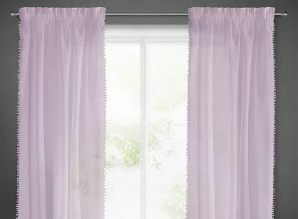 Firana na taśmie 140x270 ALMINA różowa z matowej etaminy obszyta pomponami