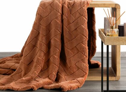 Koc 150x200 CARO ceglany puszysty typu flano z wytłaczanym wzorem Design 91