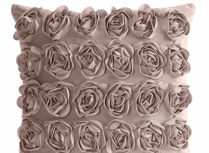 Poszewka welwetowa 45x45 ROSES 1 pudrowa Eva Minge z aplikacją róż 3D