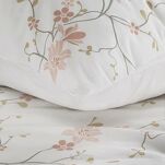 Pościel bawełniana 220x200 SONIA 37 biała z wzorem delikatnych jasno różowych kwiatków - 3